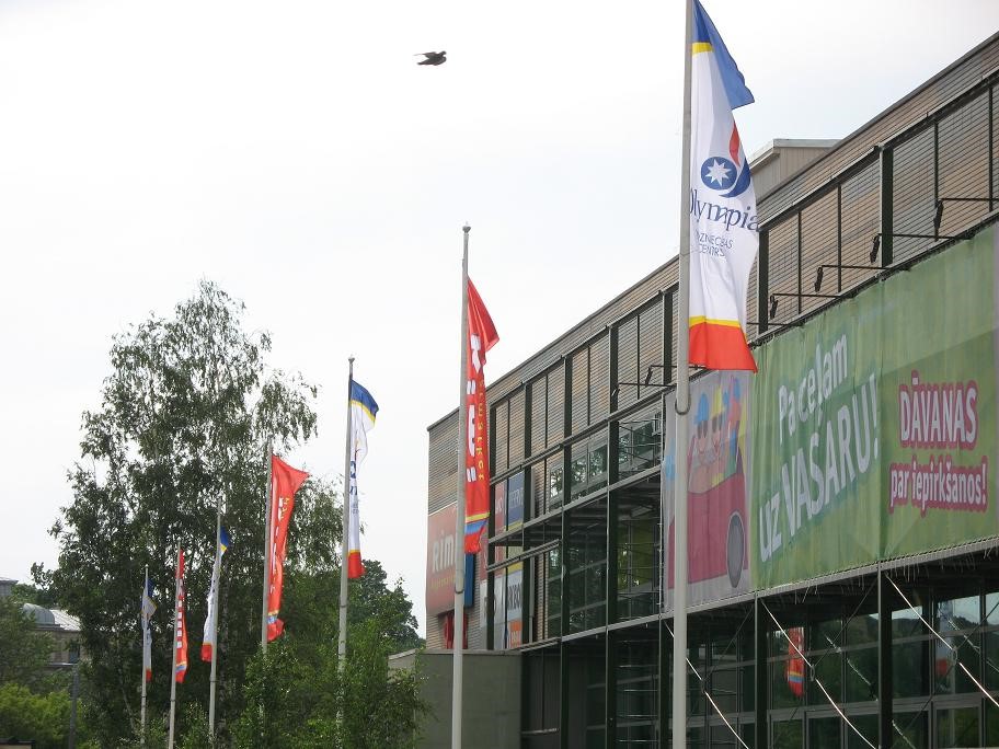 reklāmas karogi izkārtnes